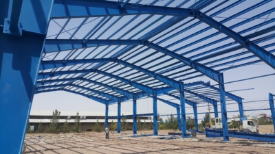 اجرای پوشش سقف و دیواره سوله